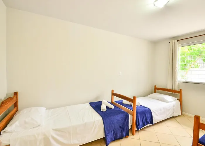 Apartamento térreo a poucos passos da Lagoa Pequena, localização privilegiada no Campeche N1771